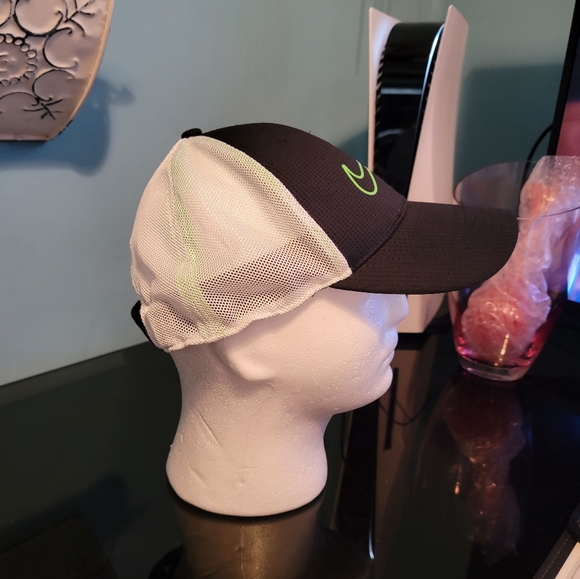 NikeGolf Hat OS Black & White w/ Lime Green Swoosh - Picture 4 of 6